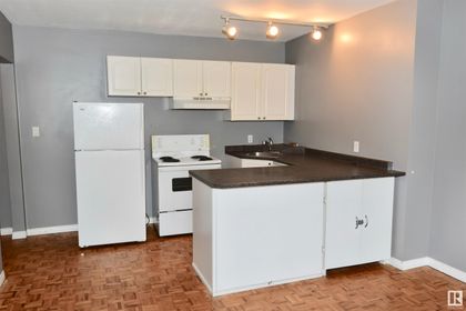 Photo 4 at 606 - 11025 Jasper Avenue NW, Wîhkwêntôwin, Edmonton