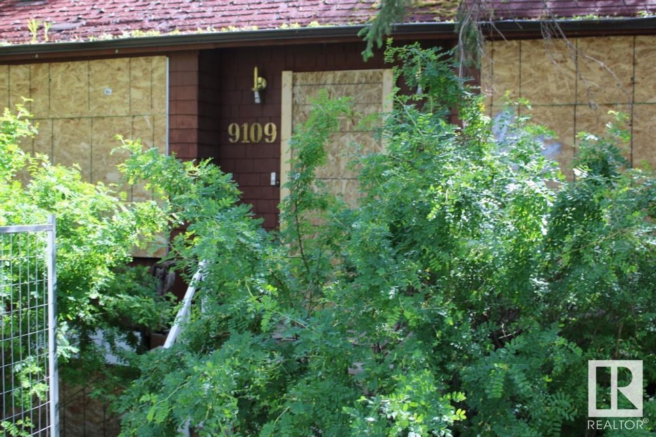 9109 98 Street NW, Mill Creek Ravine South, Edmonton photo number 2