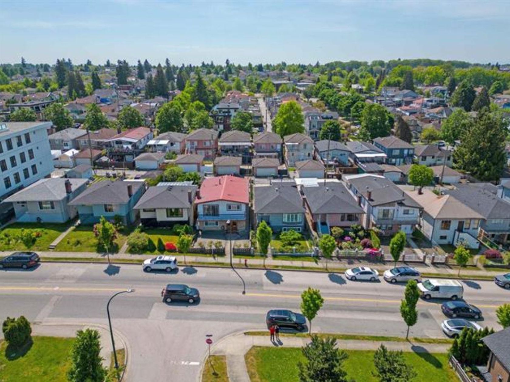 2396-e-33rd-avenue-collingwood-ve-vancouver-east-02.jpg