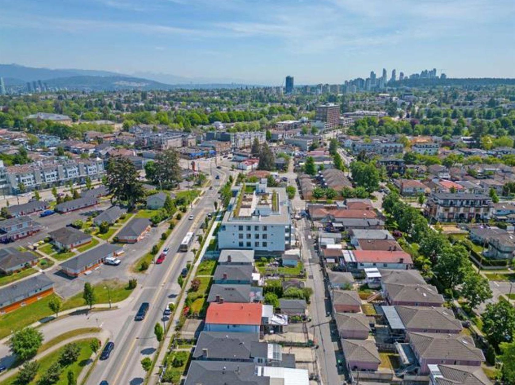 2396-e-33rd-avenue-collingwood-ve-vancouver-east-03.jpg