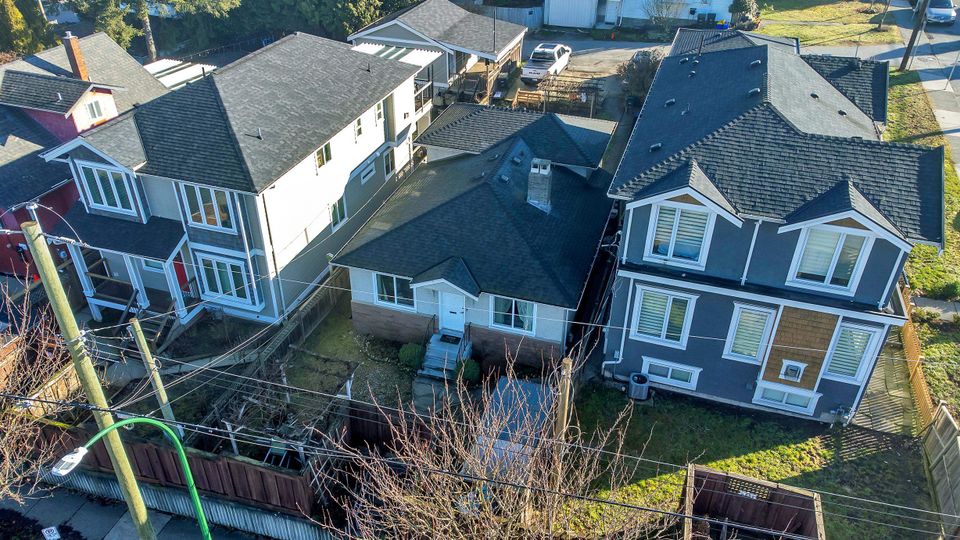 Photo 10 at 3705 Price Street, Central Park BS, Burnaby South