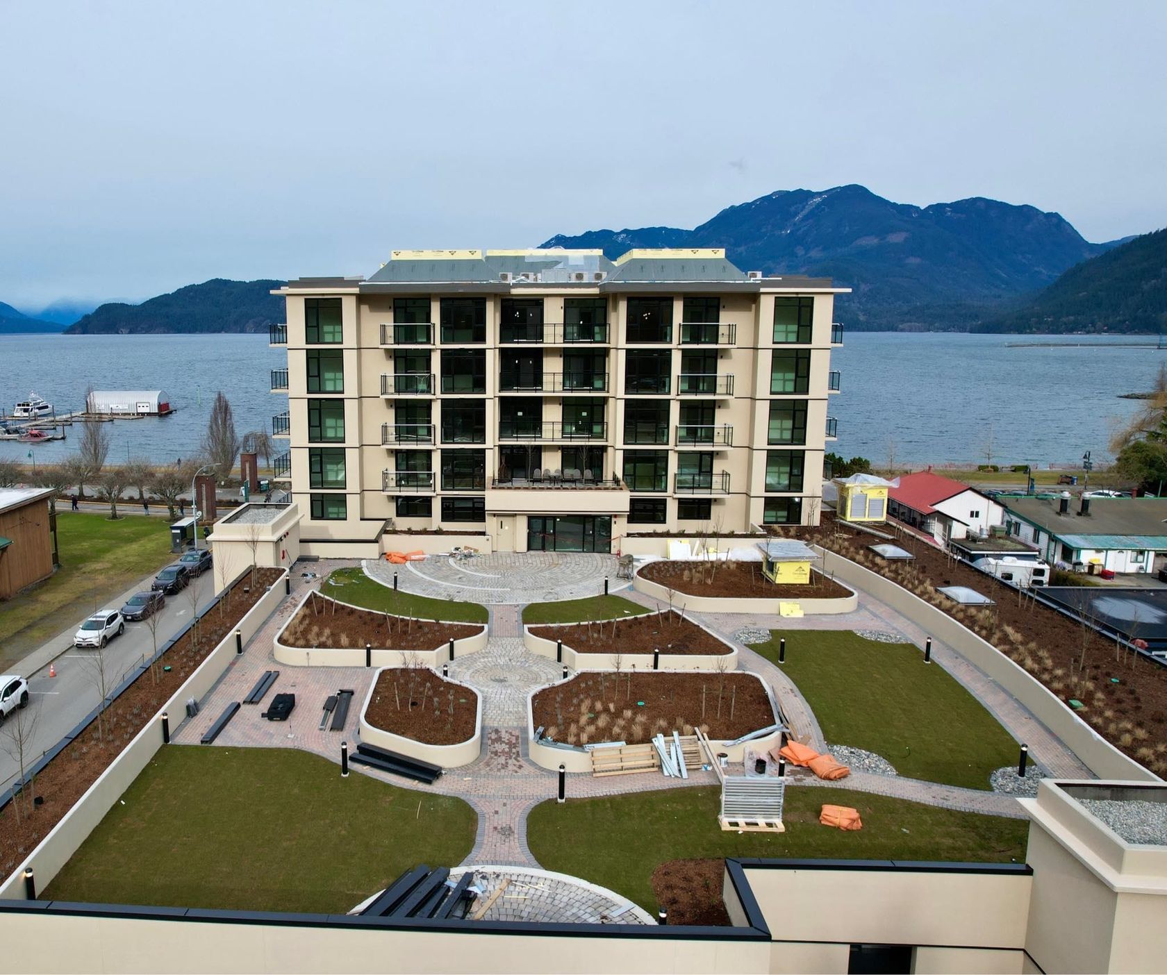 Photo 3 at 308 - 120 Esplanade Avenue, Harrison Hot Springs, Harrison Lake Photo 3 at 308 - 120 Esplanade Avenue, Harrison Hot Springs, Harrison Lake