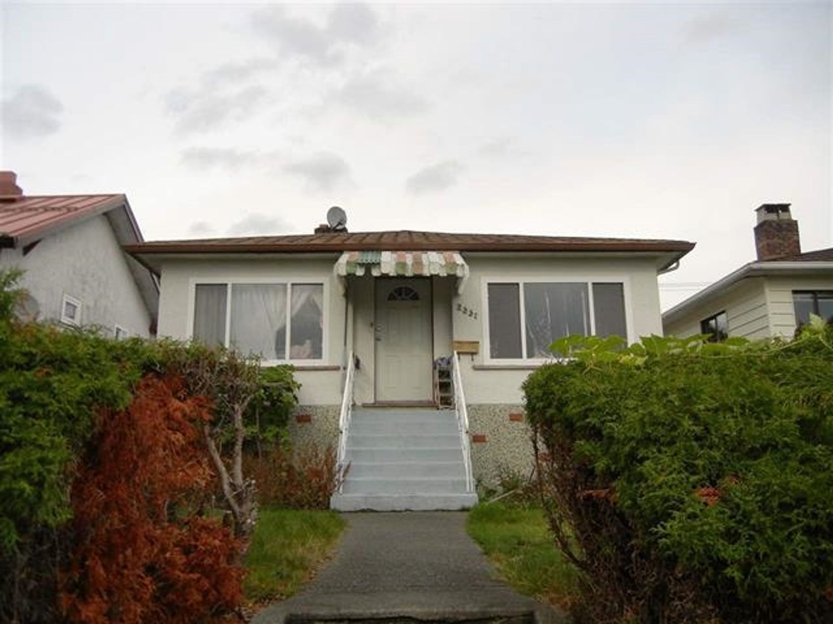 2831 E Broadway, Renfrew VE, Vancouver East photo number 2 2831 E Broadway, Renfrew VE, Vancouver East photo number 2