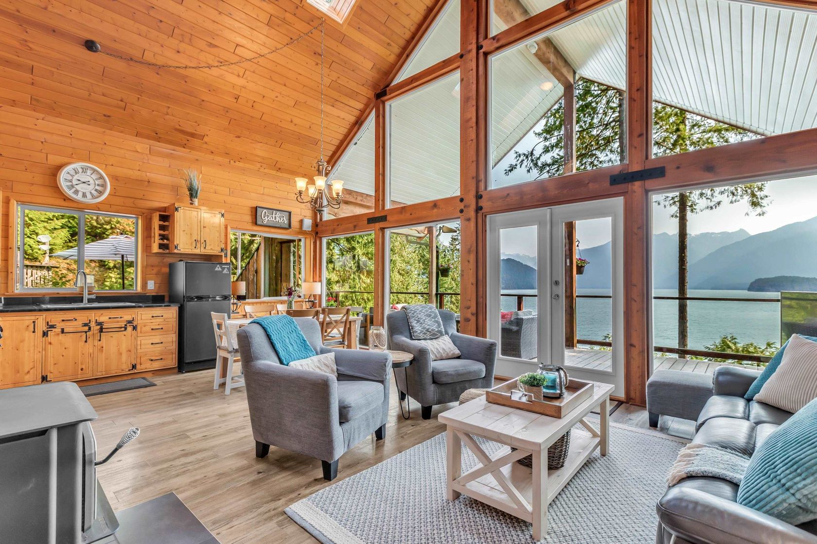 Photo 2 at 4 Christian Cove, North Meadows PI, Pitt Meadows Photo 2 at 4 Christian Cove, North Meadows PI, Pitt Meadows