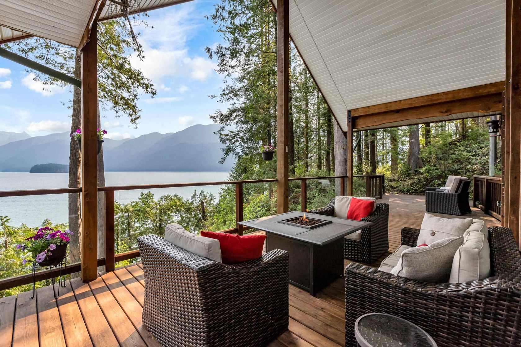 Photo 3 at 4 Christian Cove, North Meadows PI, Pitt Meadows Photo 3 at 4 Christian Cove, North Meadows PI, Pitt Meadows