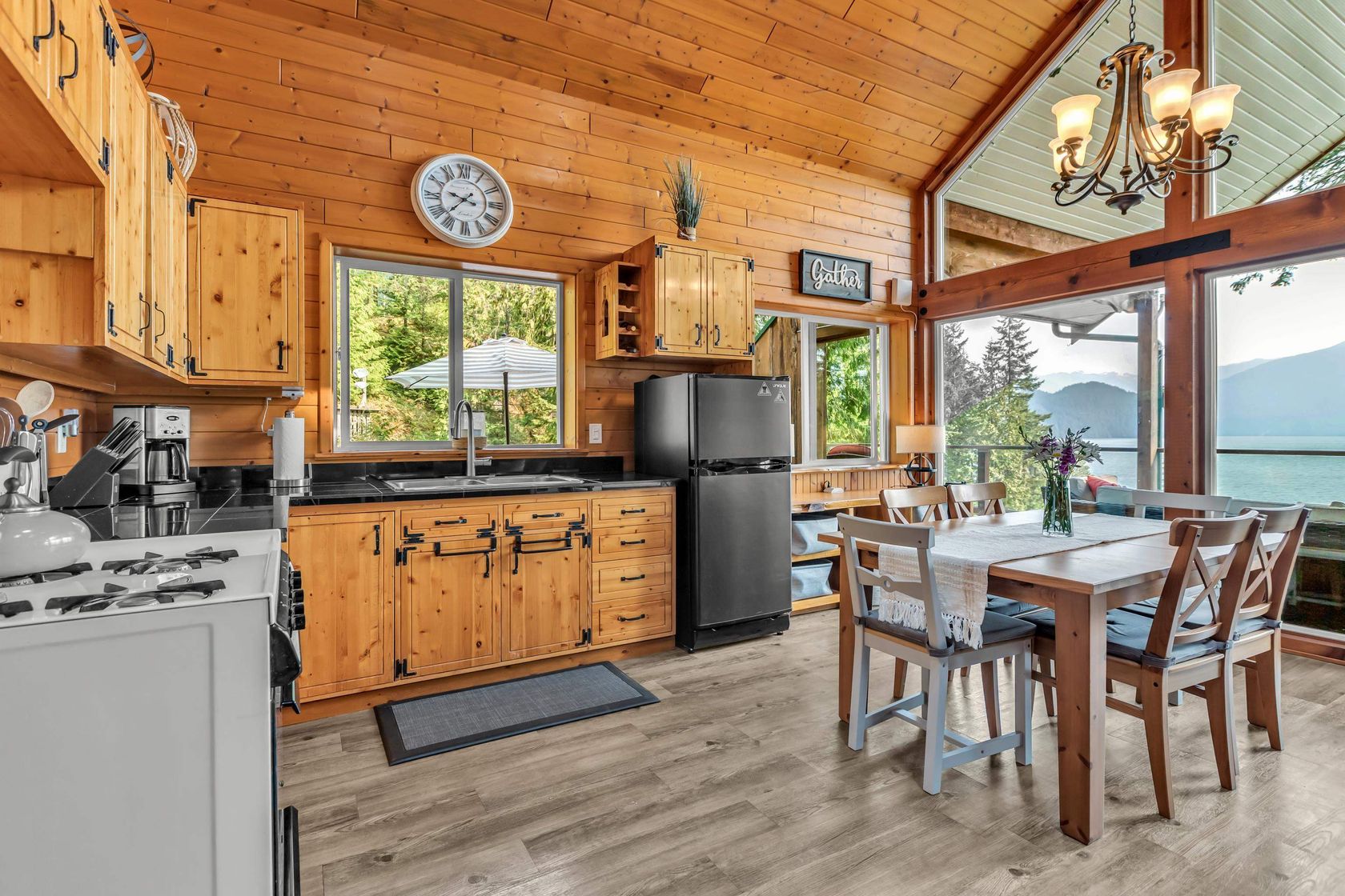 Photo 13 at 4 Christian Cove, North Meadows PI, Pitt Meadows Photo 13 at 4 Christian Cove, North Meadows PI, Pitt Meadows