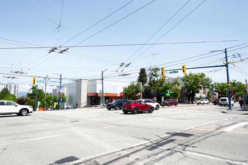 Photo 6 at 208 - 5520 Joyce Street, Collingwood VE, Vancouver East