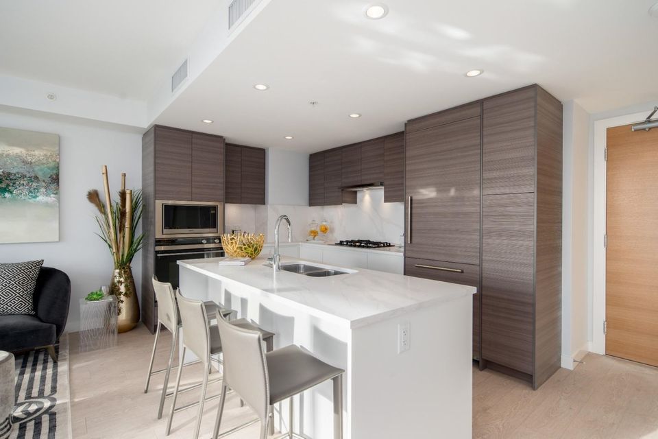 1005 - 6833 Buswell Street1