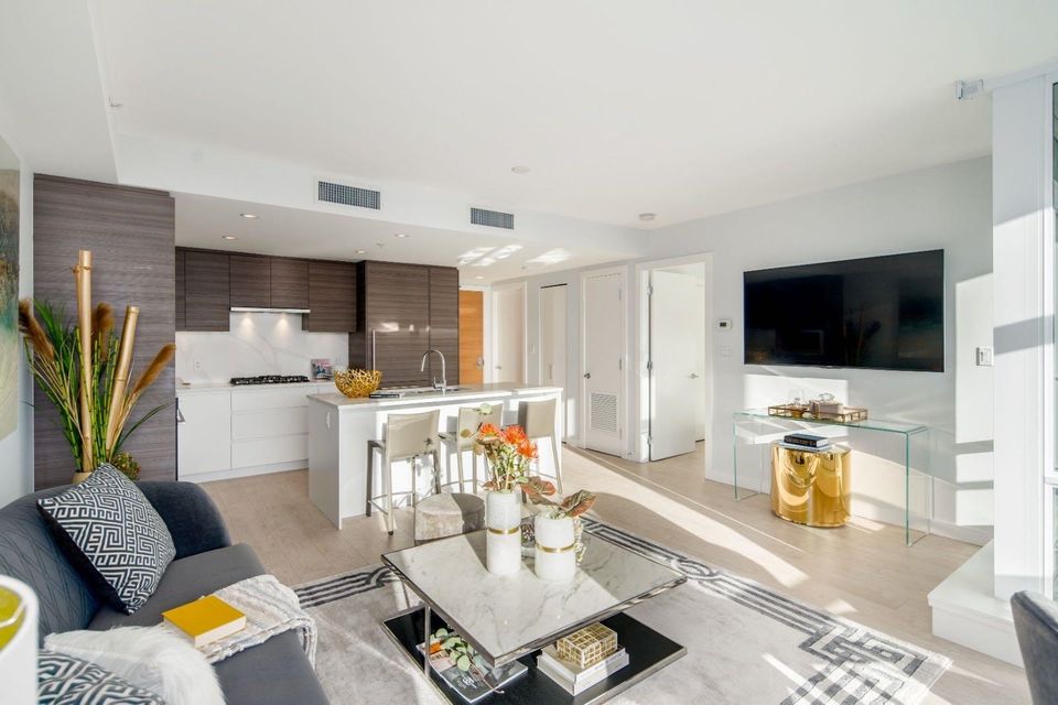 1005 - 6833 Buswell Street2
