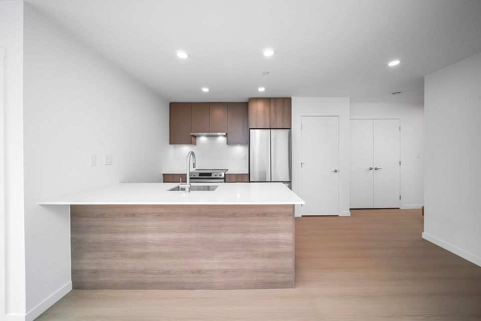 Photo 7 at 520 - 13968 Laurel Drive, Whalley, North Surrey