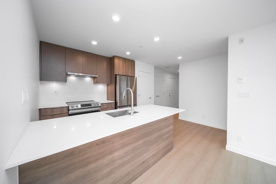 Photo 8 at 520 - 13968 Laurel Drive, Whalley, North Surrey