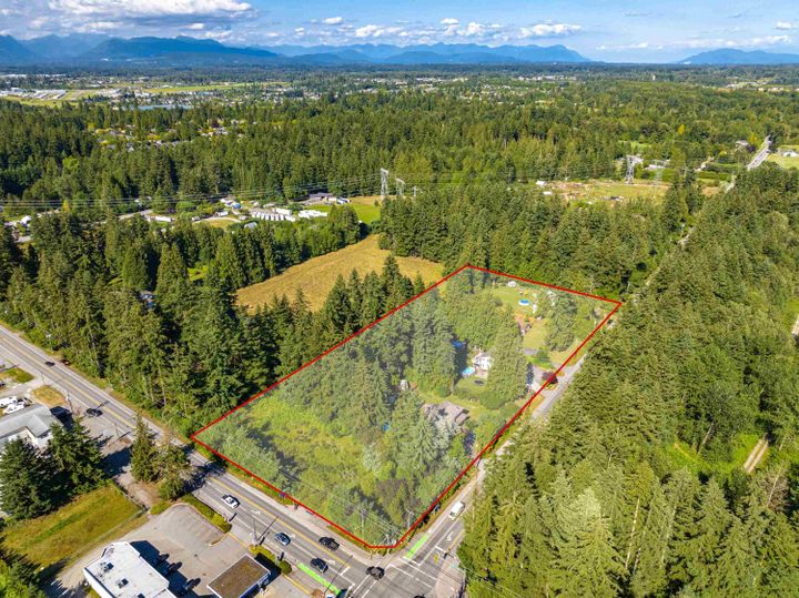 Photo 5 at 20877 40 Avenue, Brookswood Langley, Langley Photo 5 at 20877 40 Avenue, Brookswood Langley, Langley