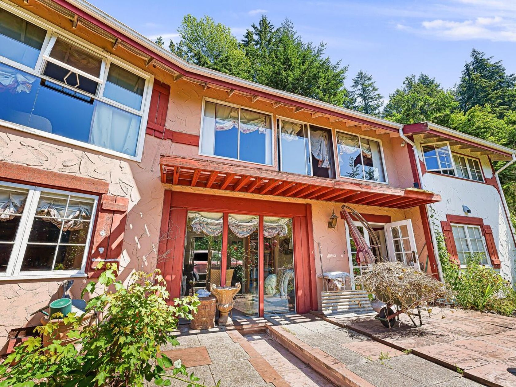 35 Lions Bay Avenue, Lions Bay, West Vancouver photo number 2 35 Lions Bay Avenue, Lions Bay, West Vancouver photo number 2