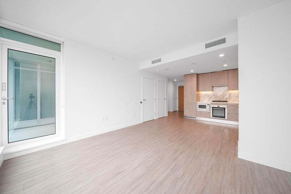 Photo 13 at 502 - 6398 Silver Avenue, Metrotown, Burnaby South Photo 13 at 502 - 6398 Silver Avenue, Metrotown, Burnaby South