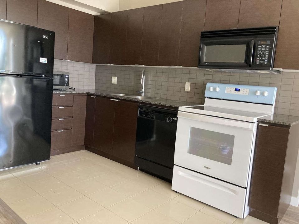 Photo 15 at 1207 - 13618 100 Avenue, Whalley, North Surrey