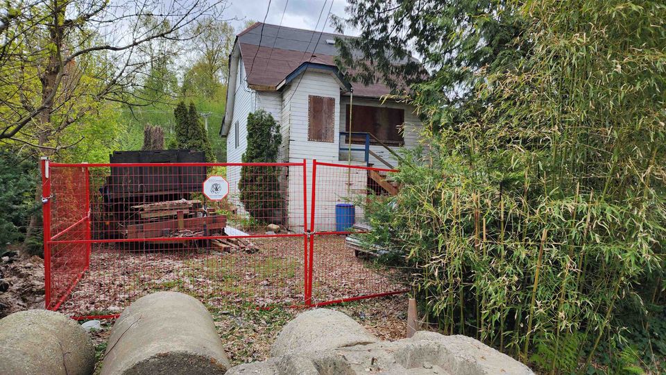 Photo 3 at 13858 117 Avenue, Bolivar Heights, North Surrey