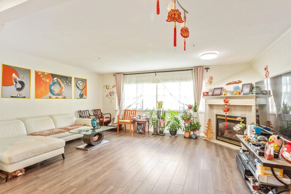 21 - 8591 Blundell Road1