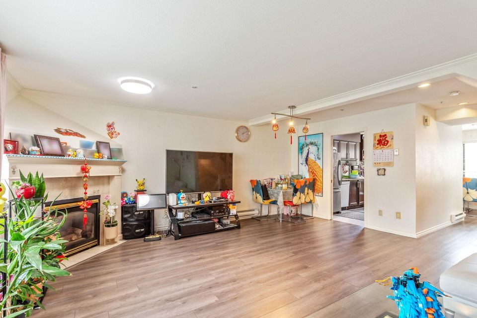 21 - 8591 Blundell Road3