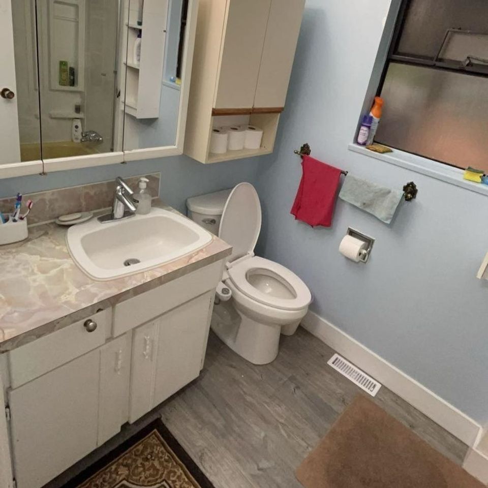 Photo 6 at 11862 80 Avenue, Scottsdale, N. Delta