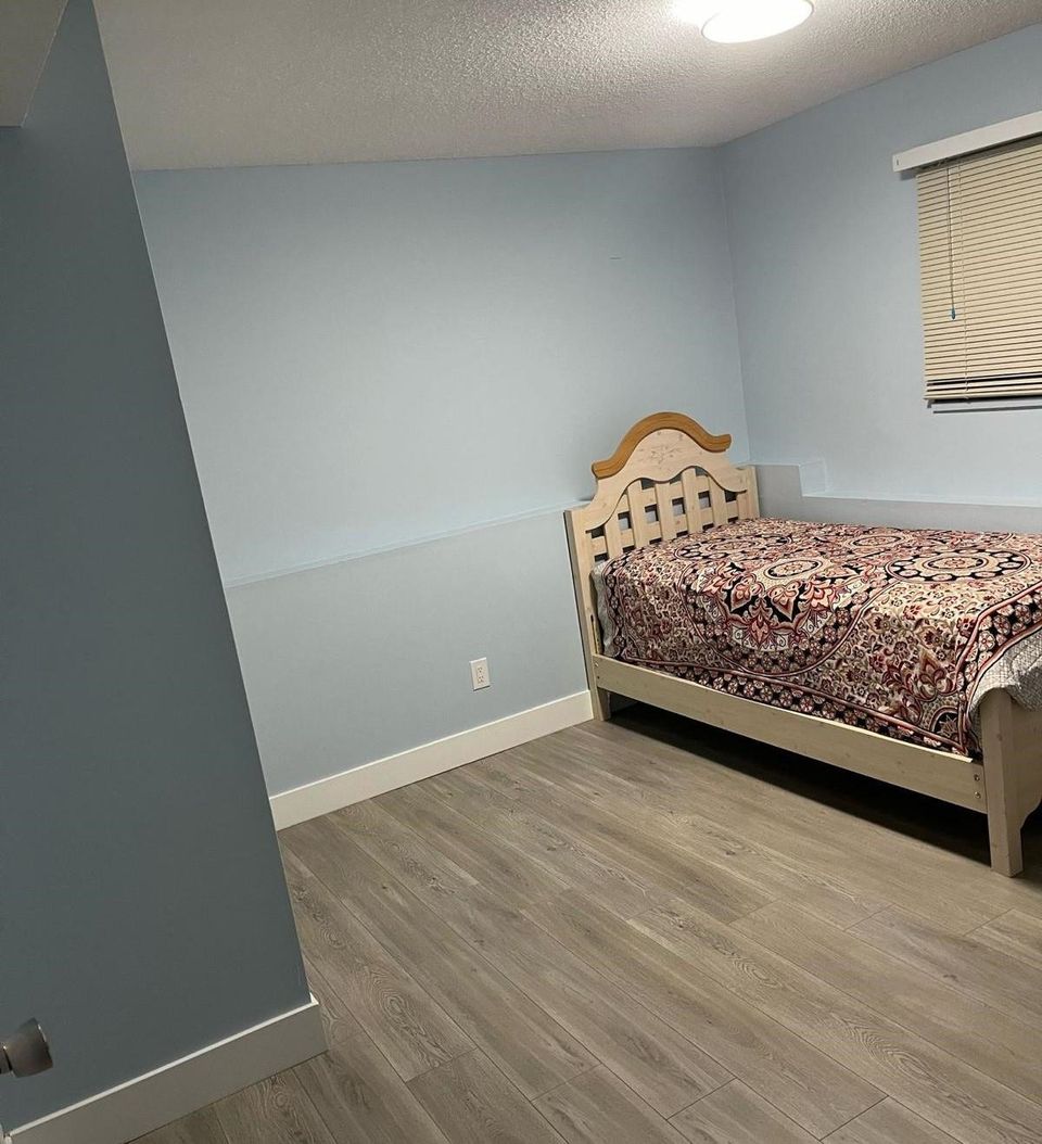 Photo 8 at 11862 80 Avenue, Scottsdale, N. Delta