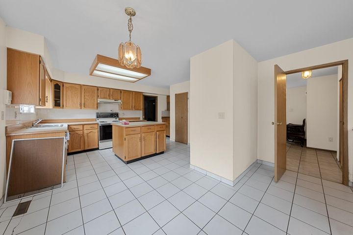 Photo 11 at 8020 General Currie Road, Brighouse South, Richmond