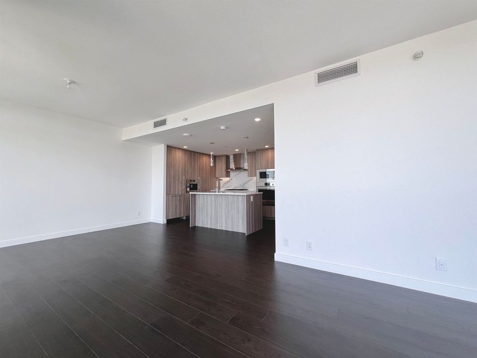 Photo 8 of 3707 - 4890 Lougheed Highway, Brentwood Park, Burnaby North Photo 8 of 3707 - 4890 Lougheed Highway, Brentwood Park, Burnaby North