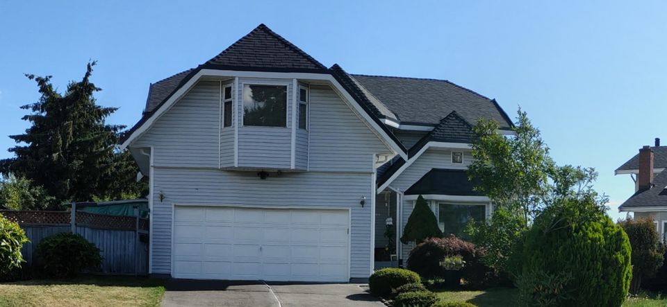 Photo 2 at 12978 96a Avenue, Cedar Hills, North Surrey