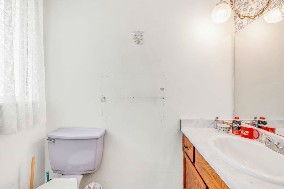 Photo 26 at 13886 78 Avenue, East Newton, Surrey