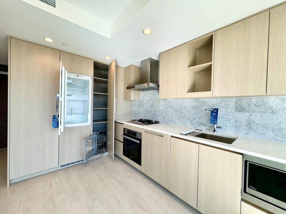 Photo 3 at 1318 - 1768 Cook Street, False Creek, Vancouver West