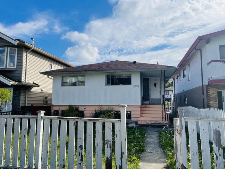 Photo 1 at 3356 William Street, Renfrew VE, Vancouver East