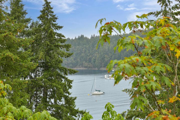 Photo 33 at 223 Mariners Way, Mayne Island, Islands-Van. & Gulf Photo 33 at 223 Mariners Way, Mayne Island, Islands-Van. & Gulf