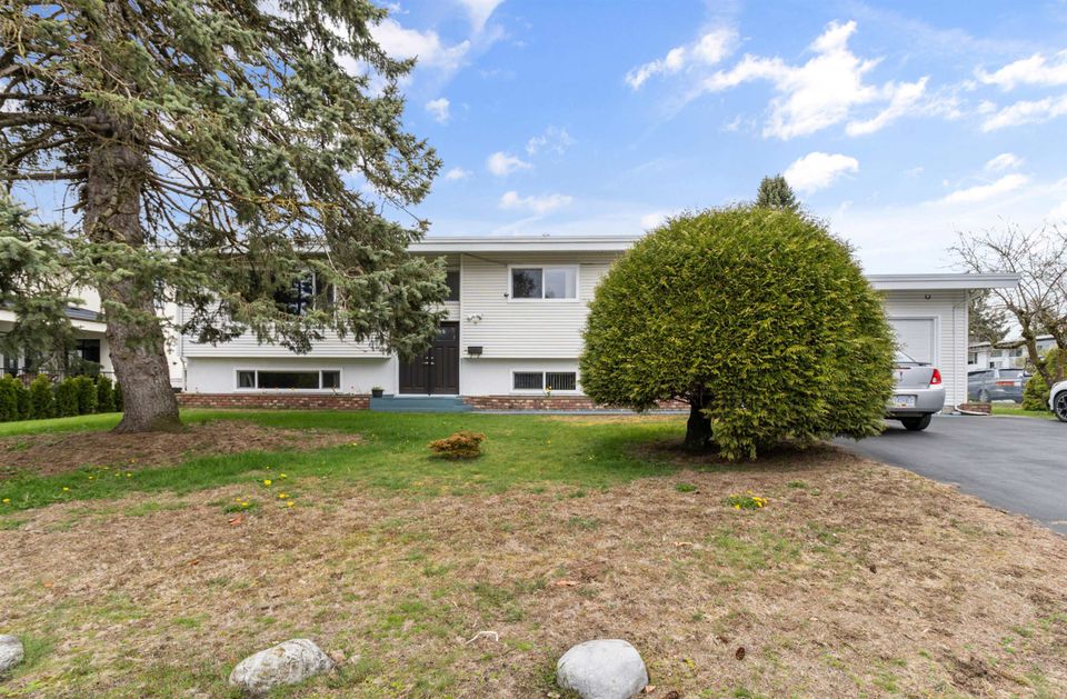 Photo 1 at 2449 Adelaide Street, Abbotsford West, Abbotsford
