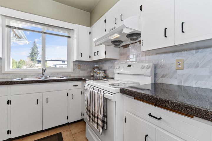Photo 15 at 2449 Adelaide Street, Abbotsford West, Abbotsford