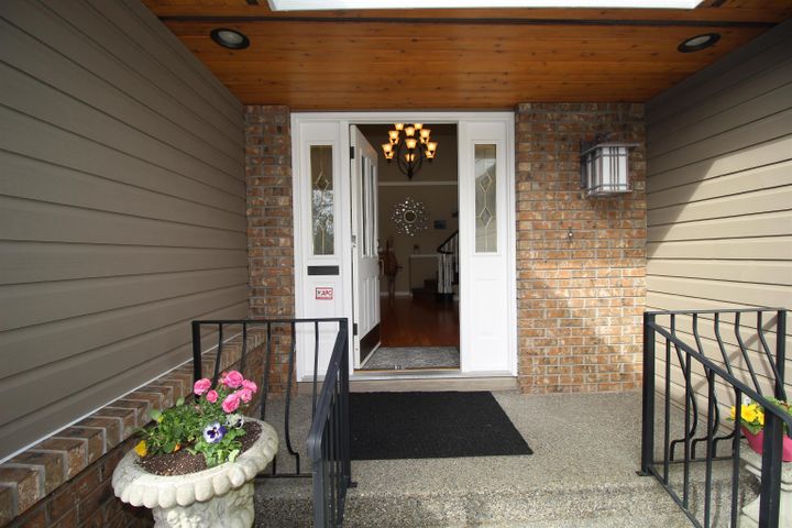Photo 3 at 14897 22 Avenue, Sunnyside Park Surrey, South Surrey White Rock