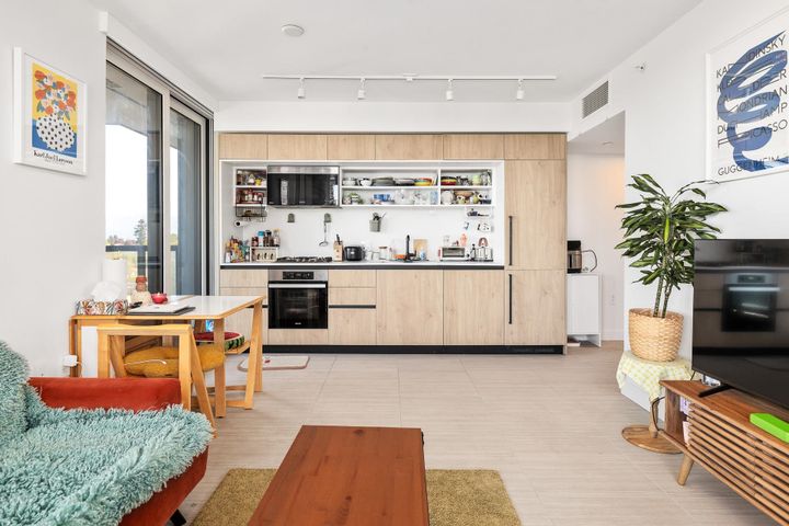 Photo 10 at 607 - 5058 Joyce Street, Collingwood VE, Vancouver East