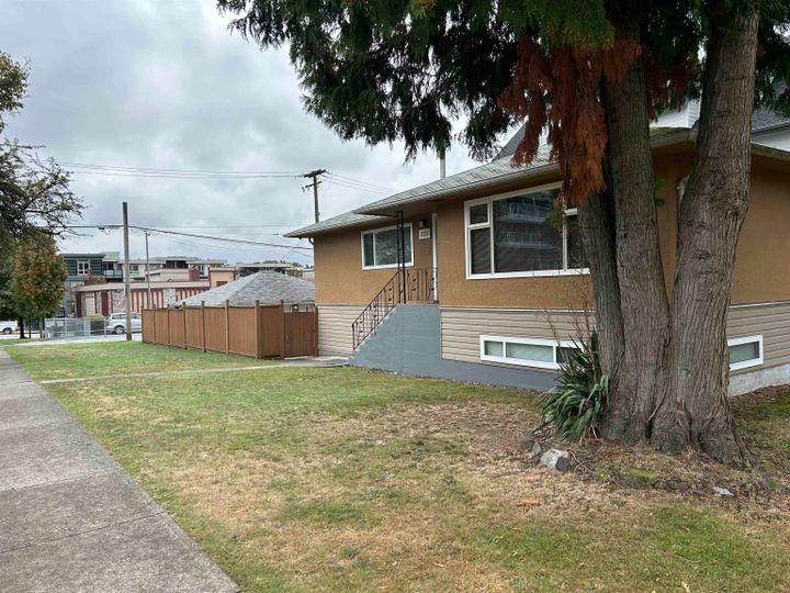 Photo 2 at 375 Skeena Street, Hastings Sunrise, Vancouver East Photo 2 at 375 Skeena Street, Hastings Sunrise, Vancouver East