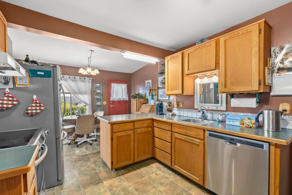 Photo 9 at 1020 Walls Avenue, Maillardville, Coquitlam