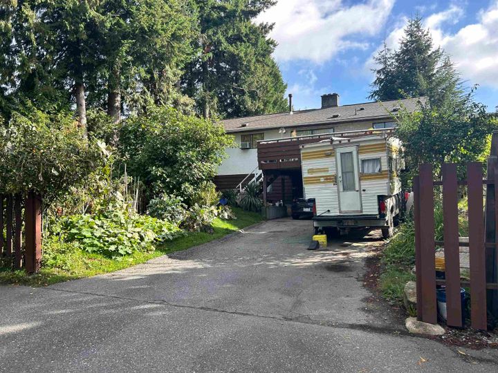 Photo 10 at 10287 144a Street, Guildford, North Surrey