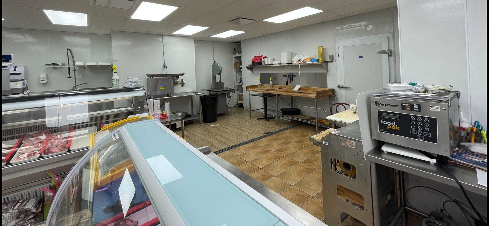 1228 Confidential, Queen Mary Park Surrey, Surrey photo number 2