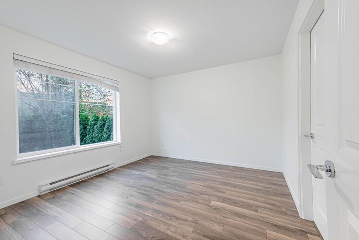Photo 2 at 28 - 16357 15 Avenue, King George Corridor, South Surrey White Rock