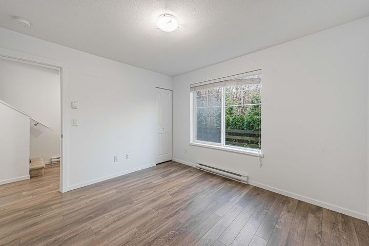 Photo 3 at 28 - 16357 15 Avenue, King George Corridor, South Surrey White Rock