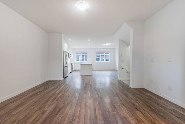 Photo 5 at 28 - 16357 15 Avenue, King George Corridor, South Surrey White Rock