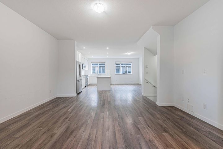 Photo 6 at 28 - 16357 15 Avenue, King George Corridor, South Surrey White Rock