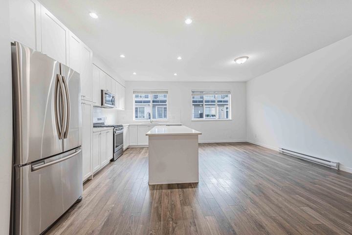 Photo 9 at 28 - 16357 15 Avenue, King George Corridor, South Surrey White Rock