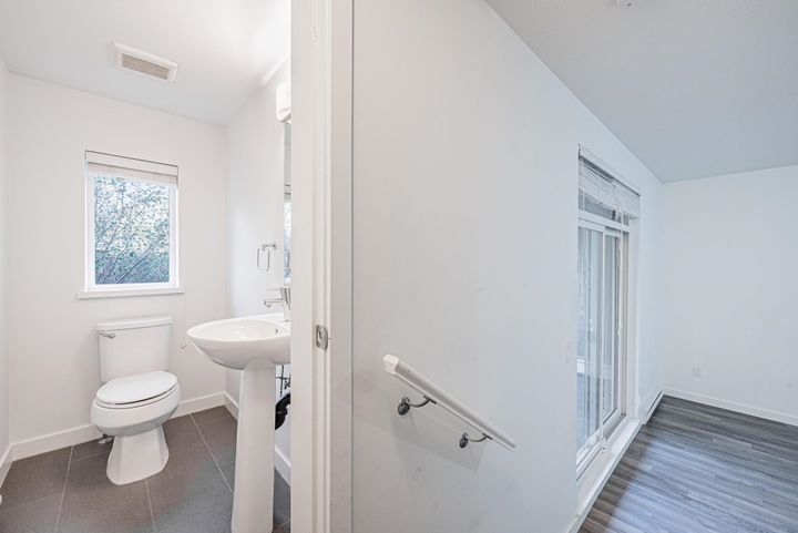 Photo 19 at 28 - 16357 15 Avenue, King George Corridor, South Surrey White Rock
