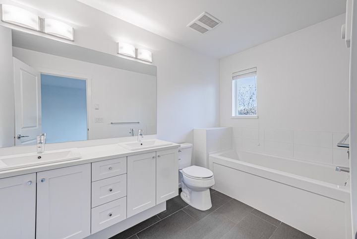 Photo 23 at 28 - 16357 15 Avenue, King George Corridor, South Surrey White Rock