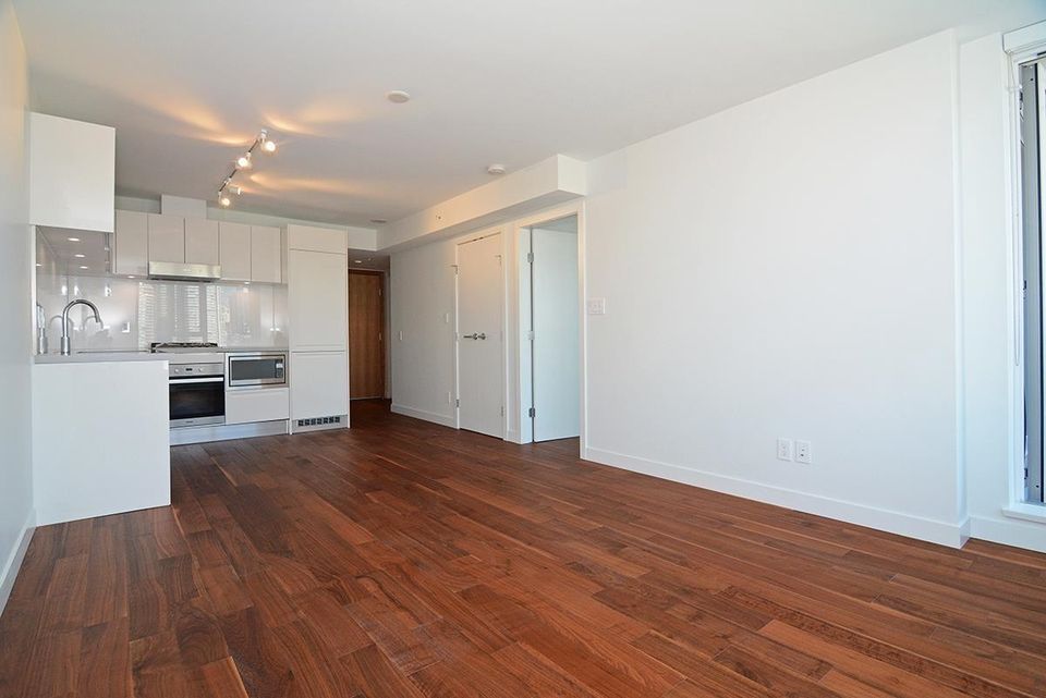 1203 - 188 Keefer Street3