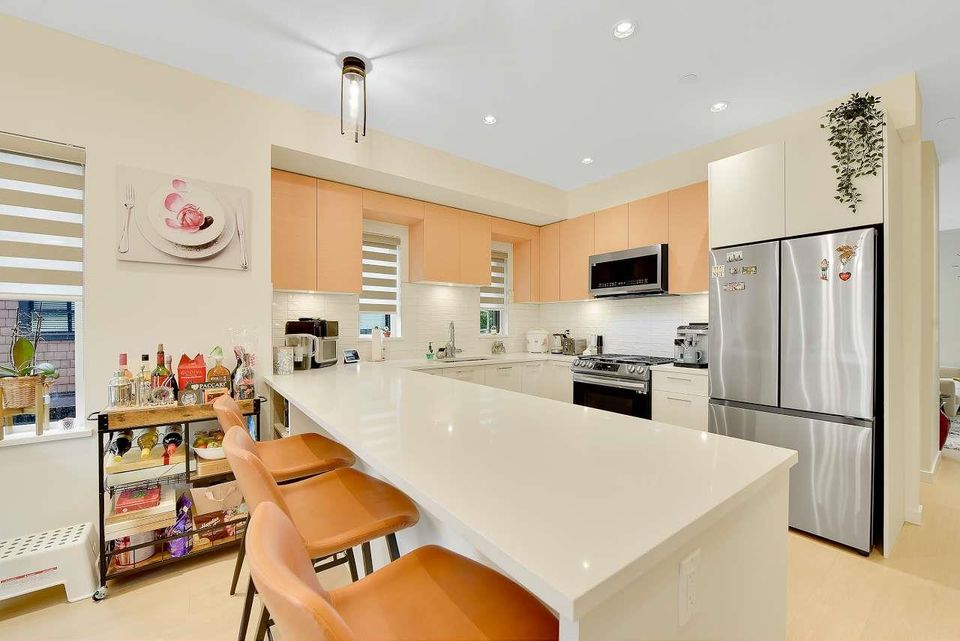 1 - 629 South Dyke Road4