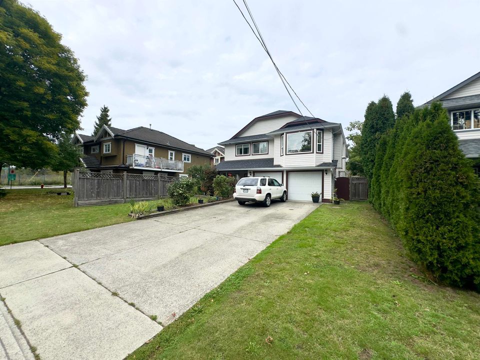 585 Alderson Avenue0