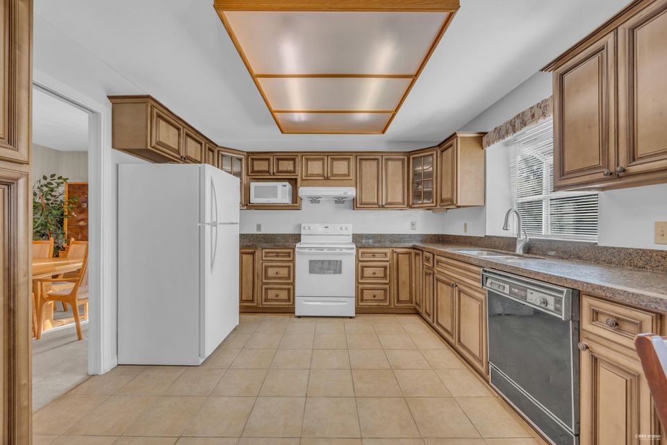 Photo 6 at 1921 155 Street, King George Corridor, South Surrey White Rock